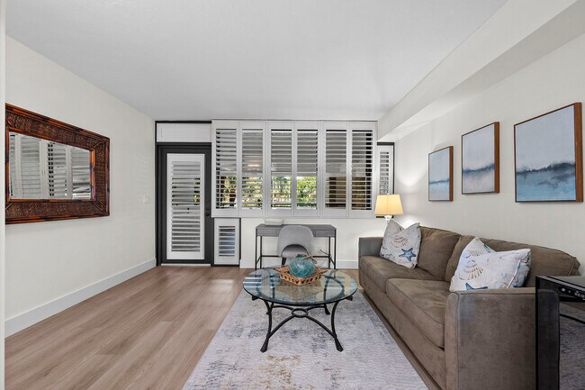 Building Photo - 6360 Pelican Bay Blvd