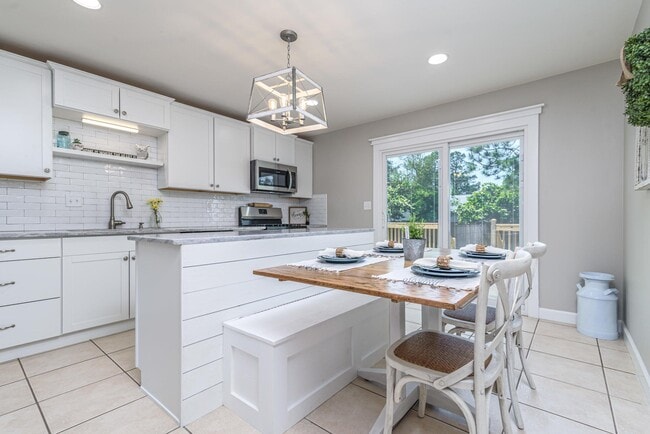 Building Photo - 309 Green Oak Dr