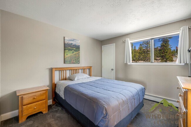 Building Photo - Buffalo Ridge - Spacious unit with Wifi, Covered Parking & Clubhouse