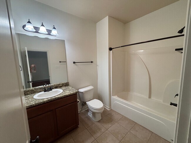Building Photo - 510 Greenwich Dr