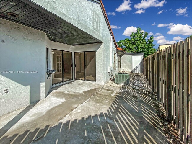 Building Photo - 14980 SW 48th Terrace