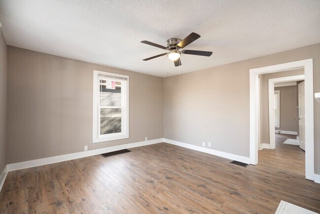 Building Photo - 2 Bedroom Home For Rent Near The Old Train Station!