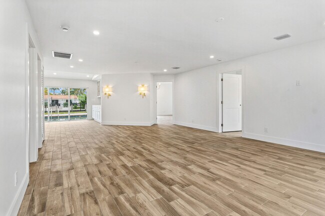 Building Photo - 1254 SW 4th Ct