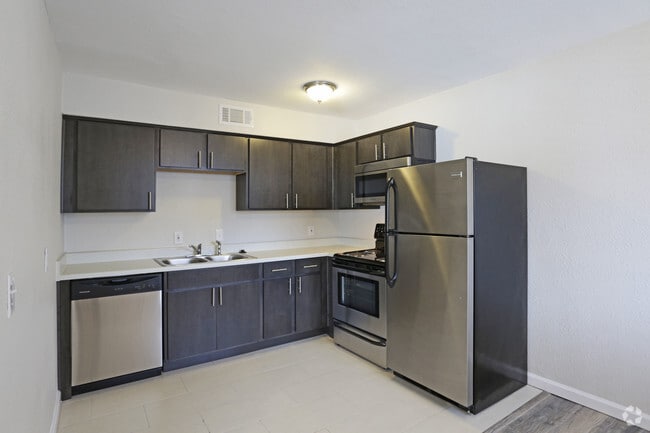 2BR,2BA - 810SF - KITCHEN - Paragon Apartments