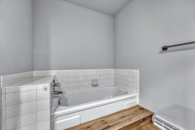 Building Photo - $3,600.00 - 4 Bedroom, 3.5 Bathroom, Singl...