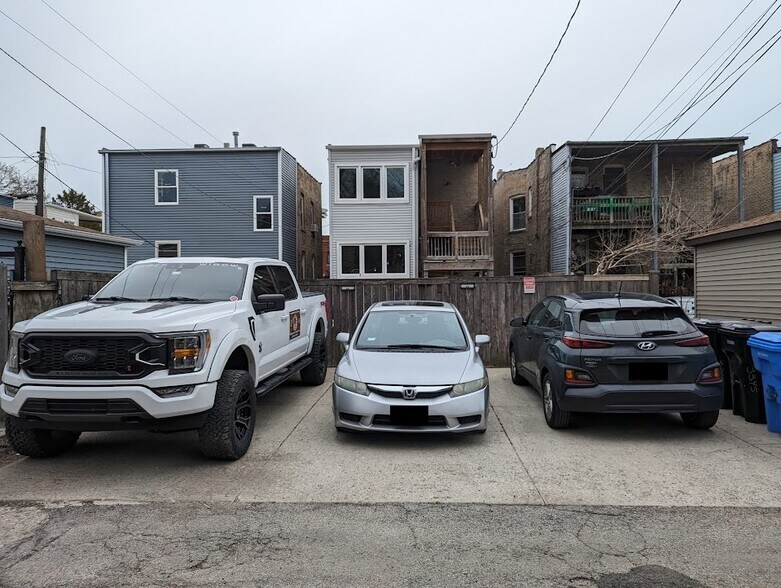 Building Photo - 3345 W Cullom Ave