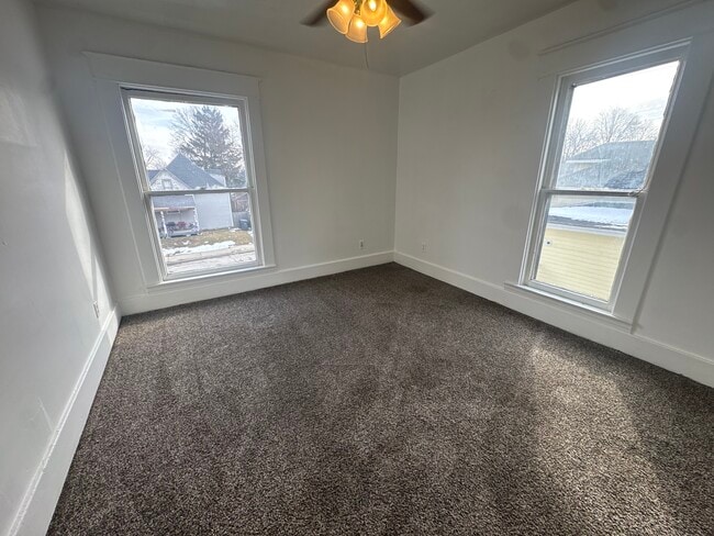 Building Photo - 635 S Union St