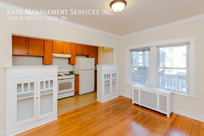 Building Photo - 5104 W 18th St
