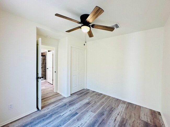 Building Photo - 1/2 Off Holiday Special! Modern Renovated 2 Bedroom! Desired Area Near Downtown with Washer/Dryer...