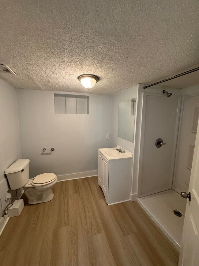 Building Photo - 1429-1431 Knox Ave N