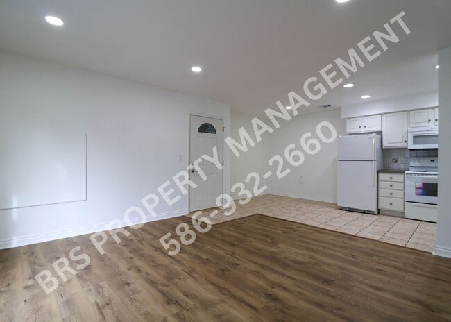 Building Photo - Beautifully Remodeled 2-Bedroom Condo in Fraser, MI