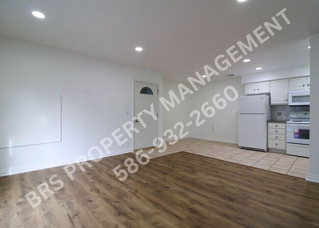 Building Photo - **JUST REDUCED** Beautifully Remodeled 2-Bedroom Condo in Fraser, MI