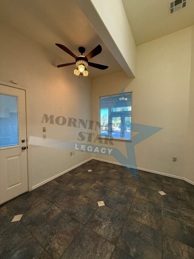 Building Photo - 4 bedroom, 4 bath house - Must see landscaping!