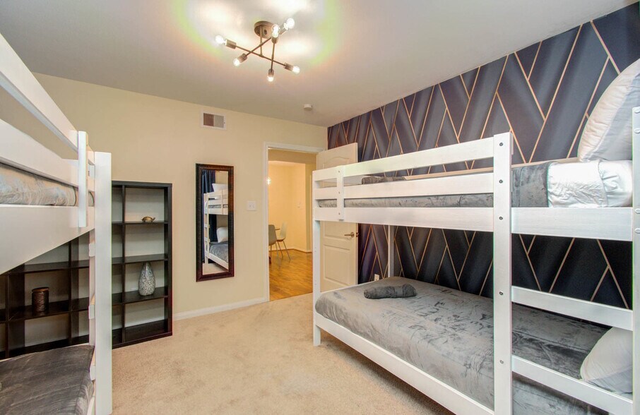 Building Photo - 8415 Hearth Dr