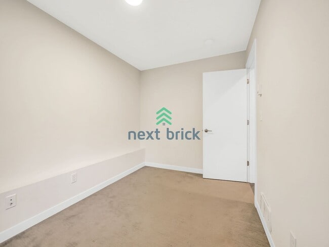 Building Photo - 3 Bed 2.5 Bath Greenwood Home