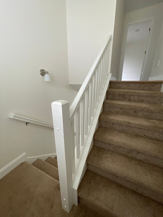 Building Photo - 105 Solis Ct