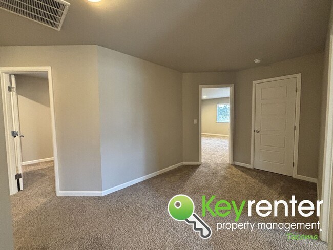 Building Photo - Beautiful 4 Bedroom 2.5 Bathroom Tacoma Home for Rent in Secluded Community!