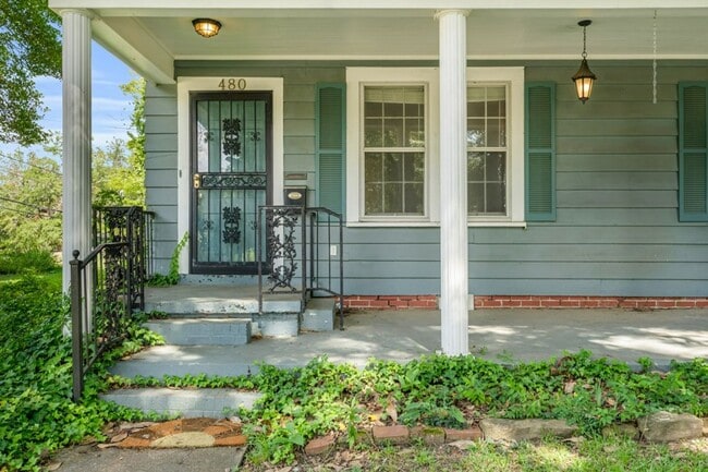 Building Photo - Renovated 3 Bedroom 2 Bath Home for Rent!