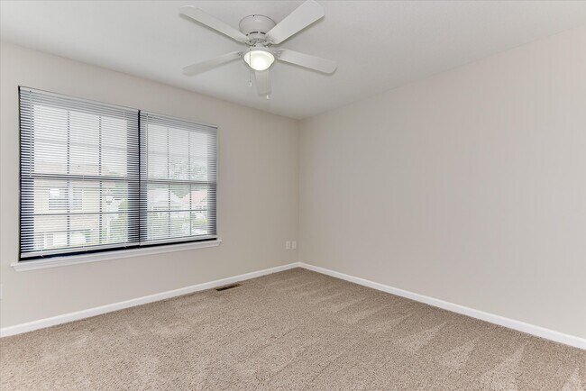 Building Photo - 208 W Buena Vista Ave