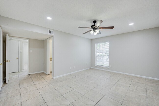 Building Photo - 7900 Westheimer Rd