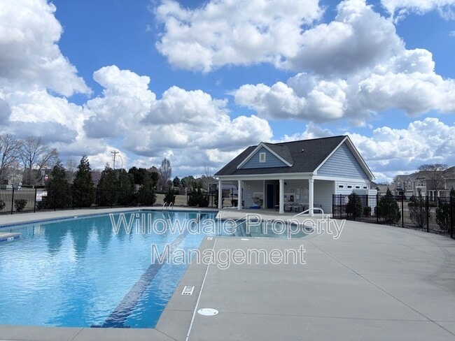 Building Photo - 229 Willow Grove Ln