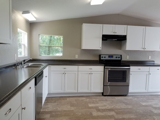 Building Photo - 3 Bed 2 Bath Bring your horses or livestock, the property is zoned agriculture