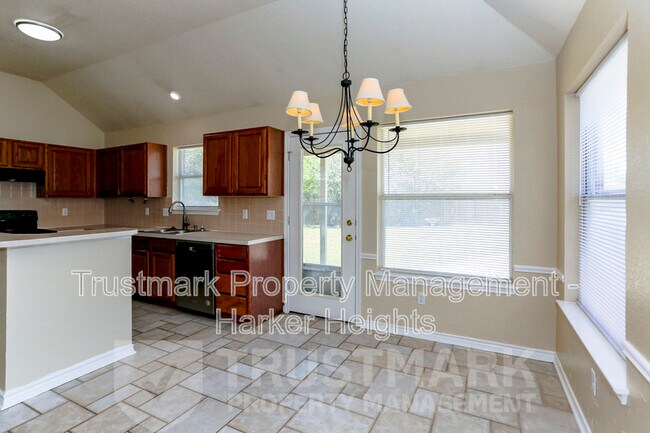 Building Photo - 505 Chickasaw Dr