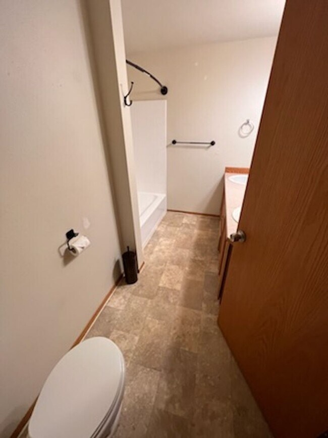 Building Photo - Lake Louise Gem