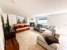 Building Photo - 328 Lakeshore Dr