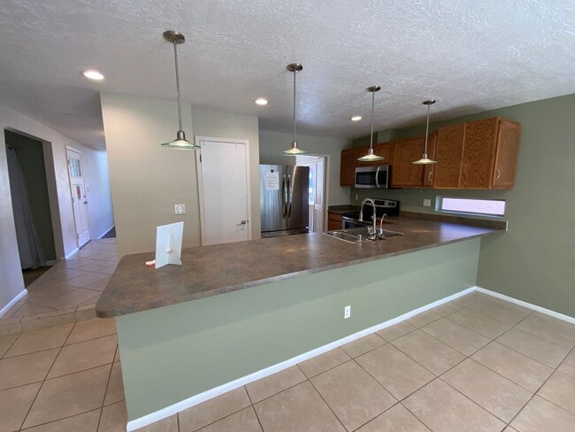 Building Photo - 4 Bedroom with Office Single Story Home Av...