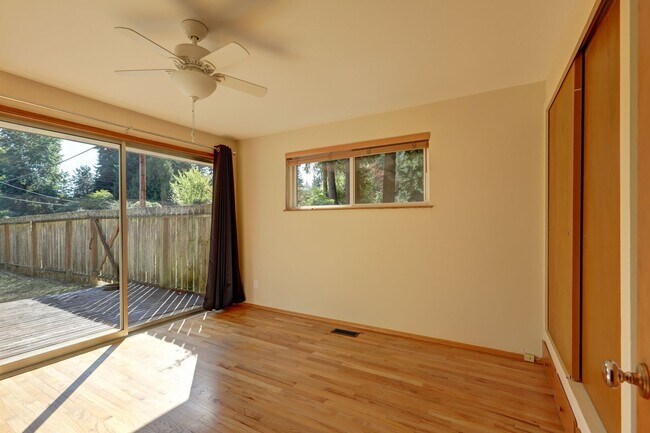 Building Photo - Beautifully Refinished 4BR 2BA Home on Lar...