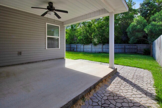 Building Photo - 8402 Island Dr