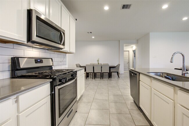 Building Photo - 4006 Elk Crk Ct