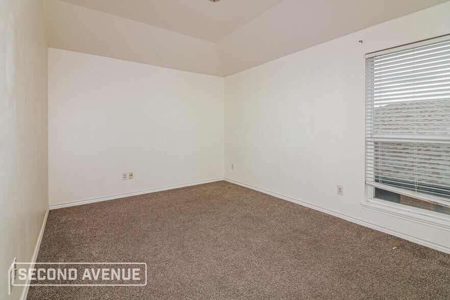 Building Photo - 6010 Suffolk Dr