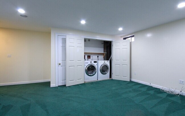 Building Photo - 6 Adams St