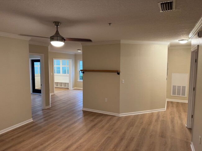 Building Photo - Live the Beach Life! Updated 2/2 condo in ...