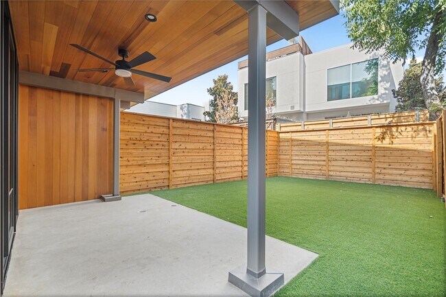 Building Photo - 3619 Springbrook St