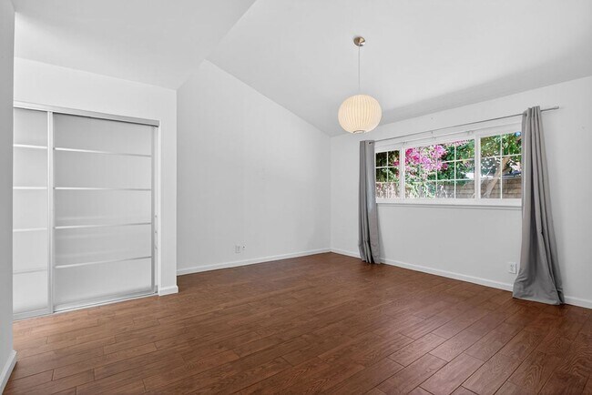 Building Photo - Sought After Mesa Verde Home