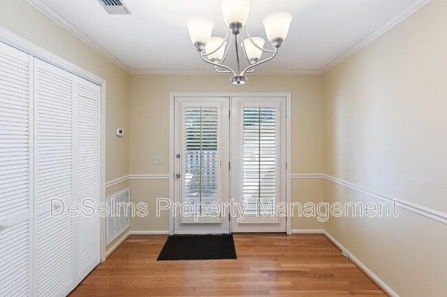 Building Photo - 208 Cottage Pl