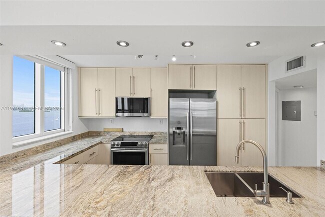 Building Photo - 650 West Ave