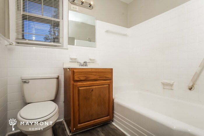 Building Photo - 1700 Inglewood Dr