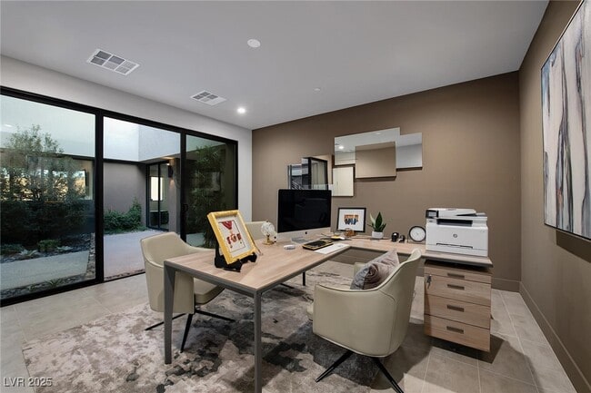 Building Photo - 810 Dragons Eye Dr