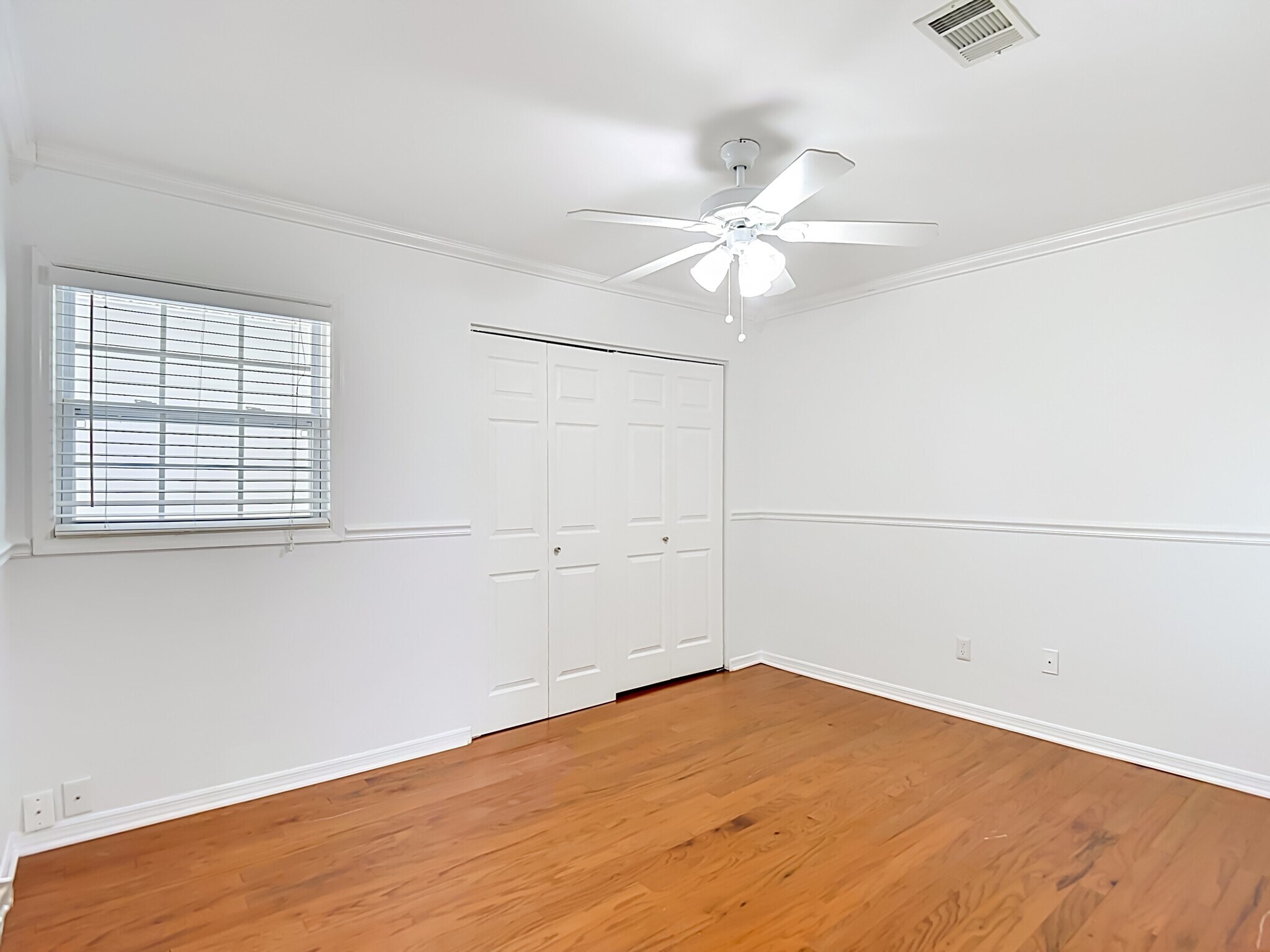 Building Photo - 8733 Bay Pointe Dr