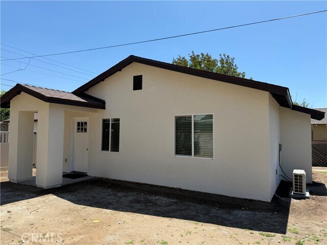 Building Photo - 904 N 2nd Ave