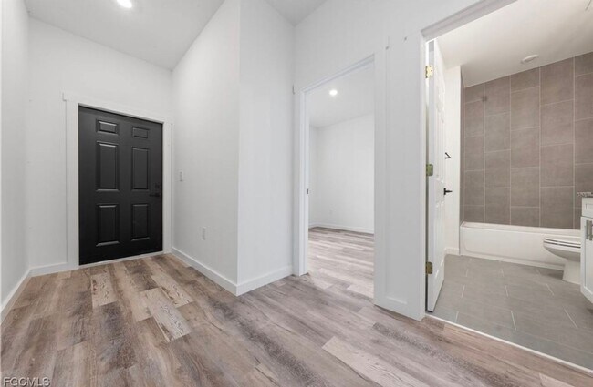Building Photo - Charming 3BR Duplex in Lehigh Acres