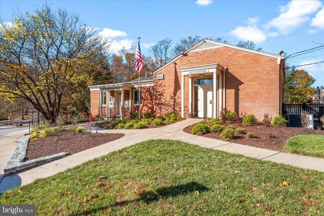 Building Photo - 10631 Weymouth St