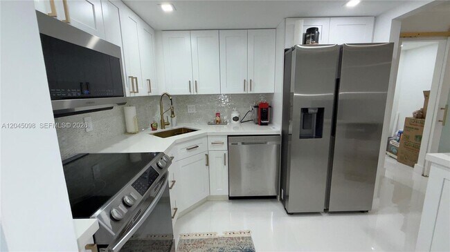 Building Photo - 2333 Brickell Ave