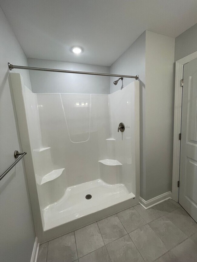 Building Photo - Townhome for rent in Crescent Ridge subdiv...