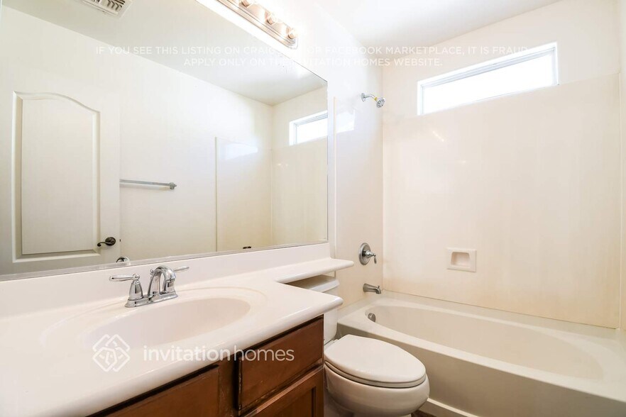 Building Photo - 4201 E Carla Vista Dr