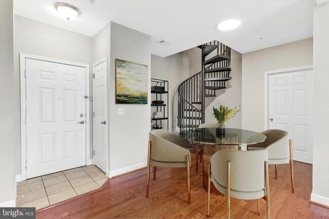 Building Photo - 501 Hungerford Dr